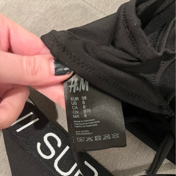 H&M black bathing suit - Picture 2 of 4
